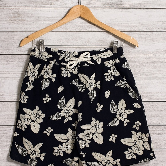Jones New York Petite Navy & White Hawaiian-Print Shorts – Size 2P - Picture 1 of 2